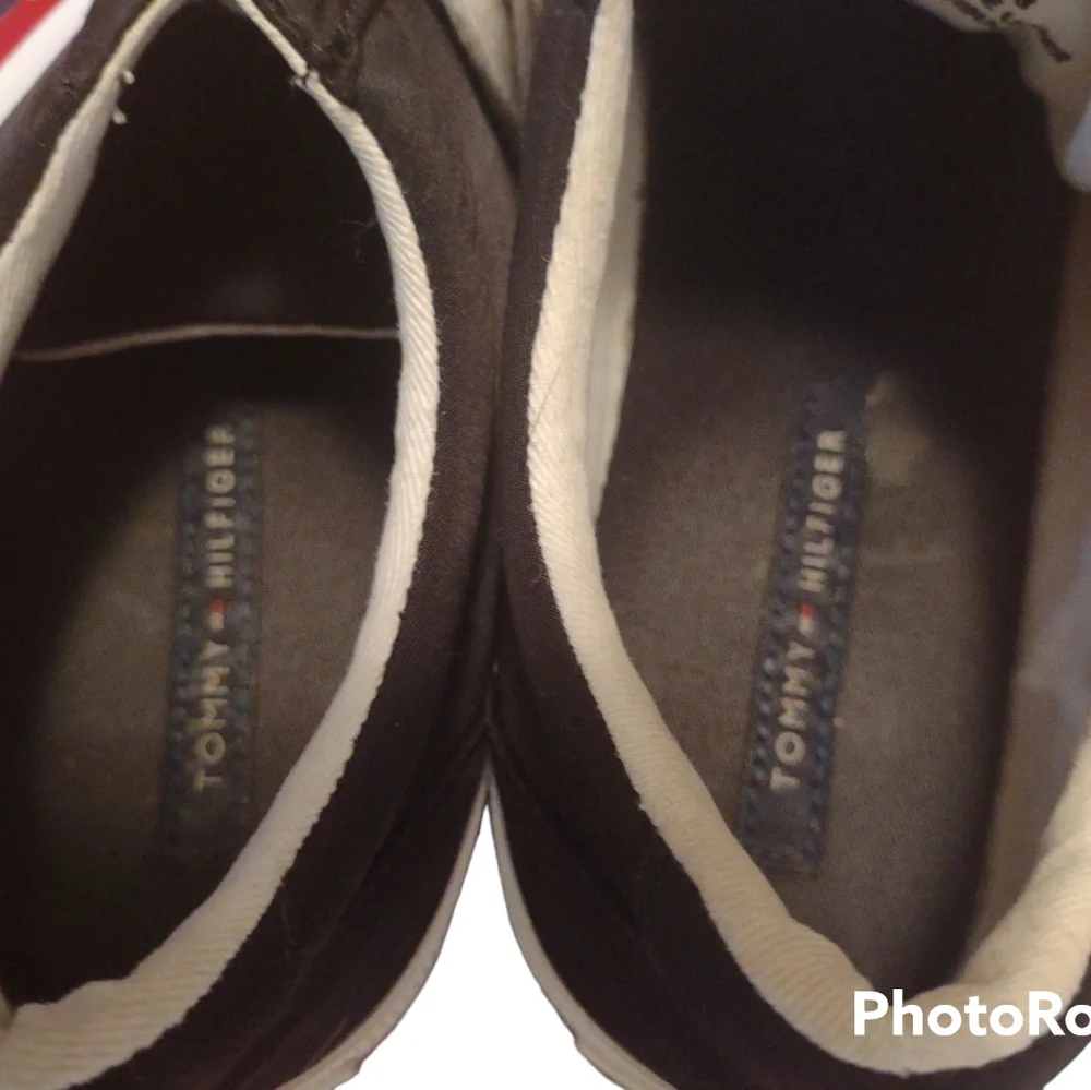 Tommy Hilfiger sneakers Size 8.5M ‎ Black/white/red